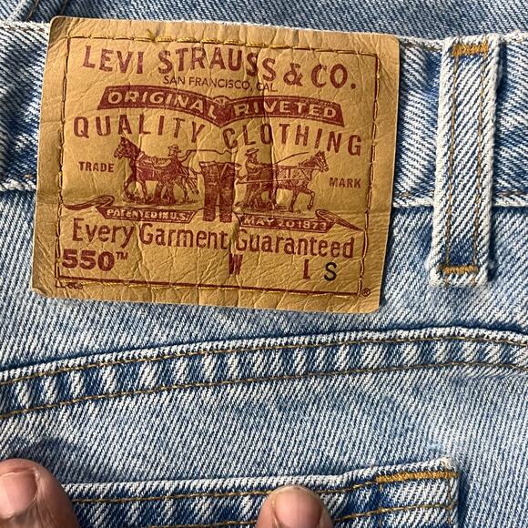 Levi’s 550 Womens Relaxed Fit Tapered Leg Jeans Size 18 Reg S Light Wash Denim - Picture 3 of 5
